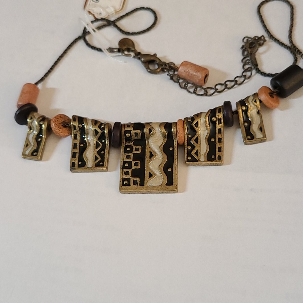 Vintage Chicos Necklace 24 Inches 20$